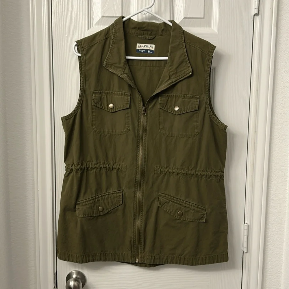 Magellan Outdoors Classic Fit Women’s Olive Green Utility Vest - Picture 1 of 3